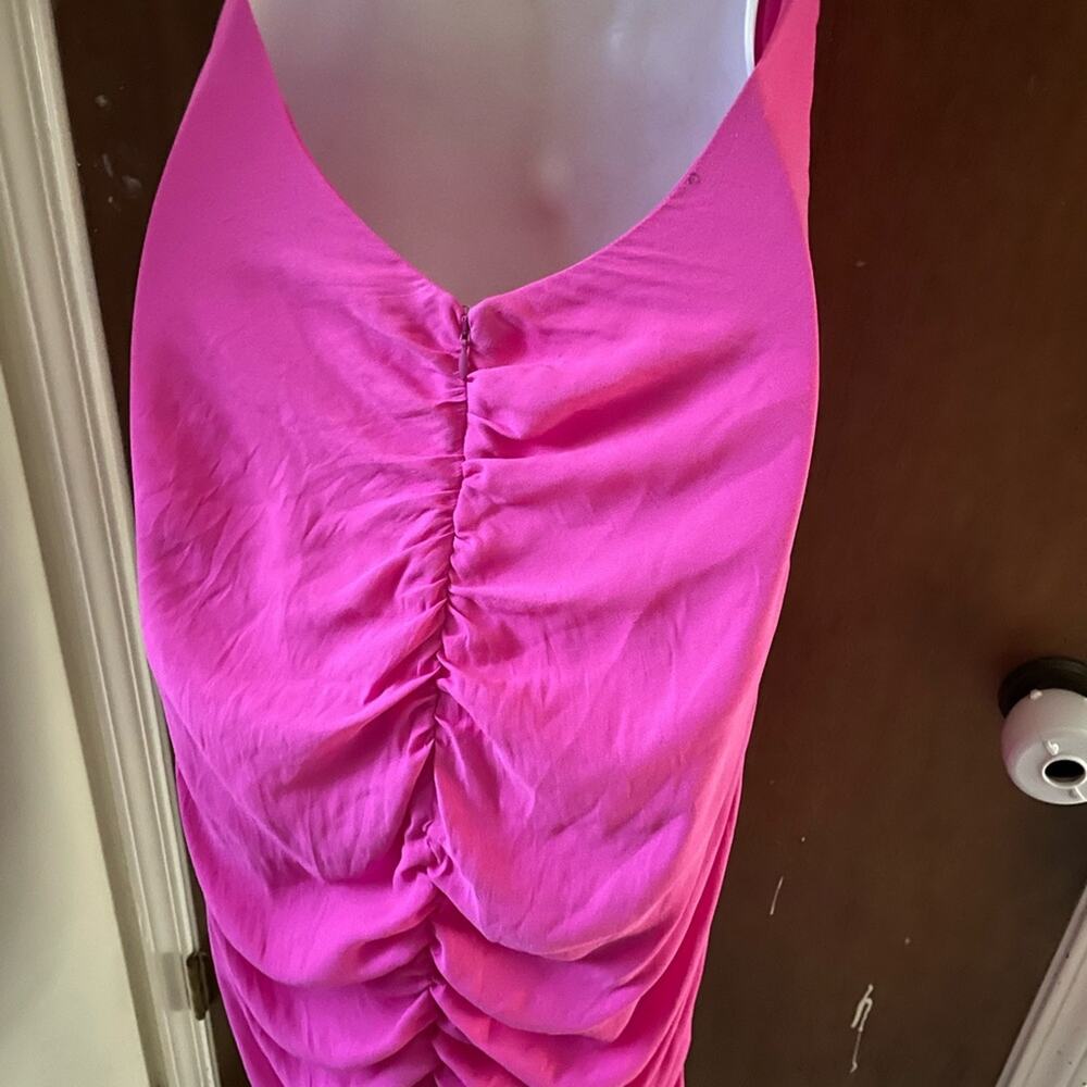 New NBD ruched pink midi dress - Picture 4 of 5
